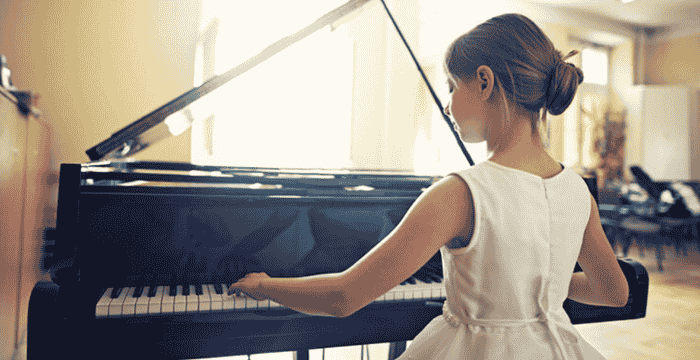 cumpleaños feliz al piano