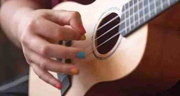 instrumento musical ukelele
